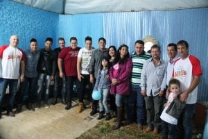 Lideranças evangélicas, com Banda Gratidão, prefeito Pedrinho, primeira dama e os vereadores Som, Algacir, Edinho e Carlinhos